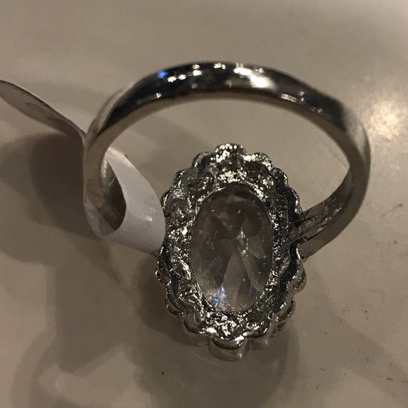 Size‎ 9 silver colored ring - Picture 4 of 4